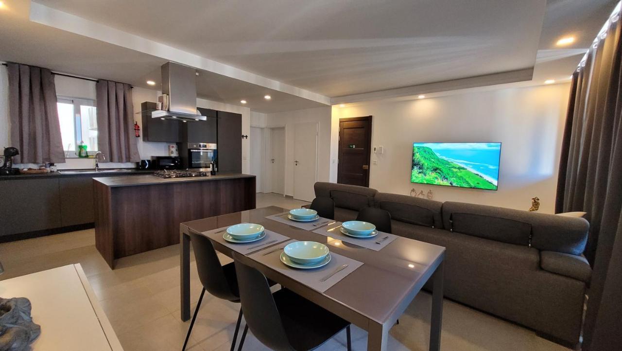 Stylish - Modern - Large Terrace - 2 Bed - 200 M From Sea - Fully Air Con Apartment St. Paul's Bay Ngoại thất bức ảnh